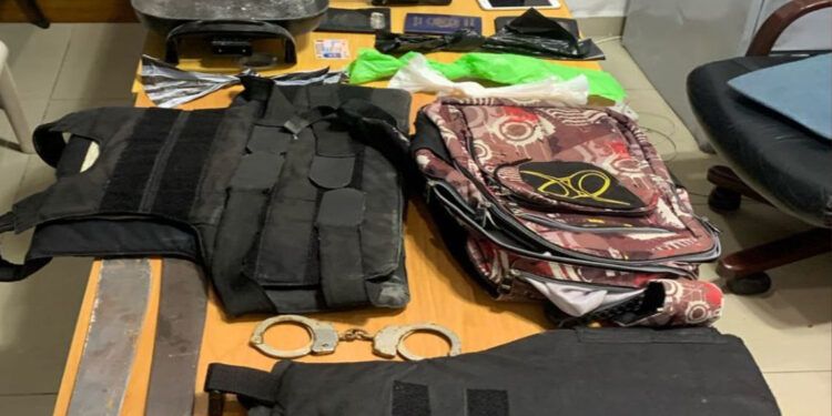 Desmantelan red delictiva e incautan drogas y armas en La Romana