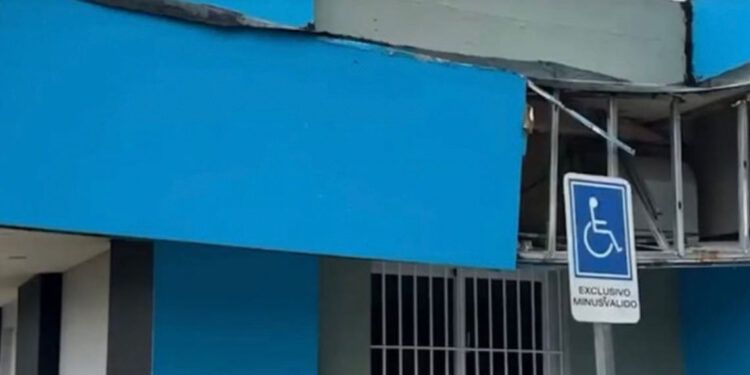 Desplome parcial en hospital de Constanza por lluvias de tormenta Melissa