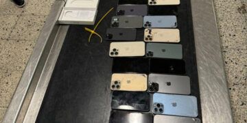 Detectan contrabando de 74 celulares en aeropuerto de Las Américas