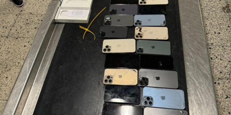 Detectan contrabando de 74 celulares en aeropuerto de Las Américas