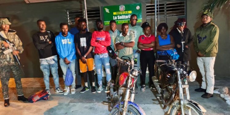 Detienen a 110 haitianos en operativos migratorios en Monte Cristi y Valverde