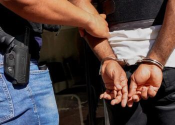 Detienen en el AILA a hombre ligado a 1,360 paquetes de cocaína