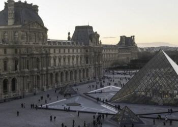 Detienen red por fraude millonario en boletos del Louvre