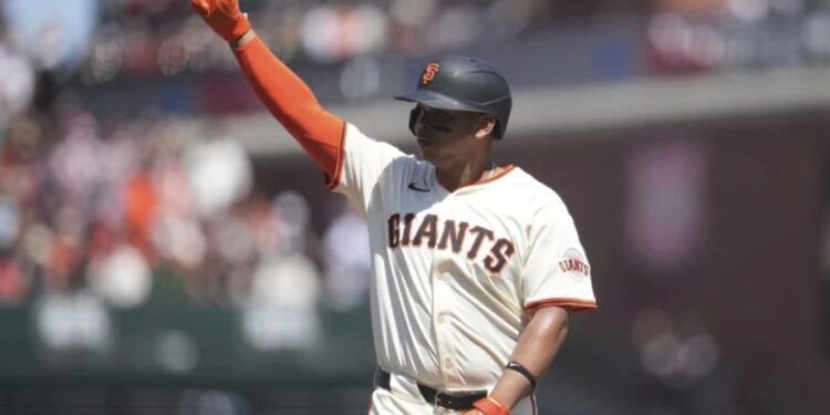 Devers debuta en primera base con Gigantes tras negarse en Boston
