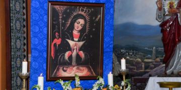 Devotos veneran a la Virgen de la Altagracia en Santo Domingo