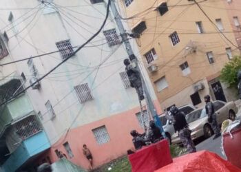 Dicrim retira cámaras usadas por delincuentes para vigilar a la Policía en Guachupita