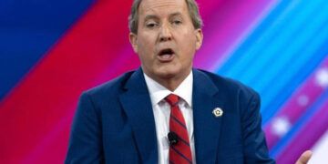 Dieciséis estados demandan programa que naturalizaría cónyuges inmigrantes