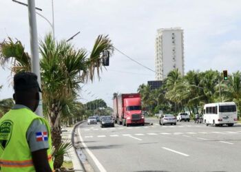 Digesett prohíbe paso de camiones pesados por el Malecón de Santo Domingo