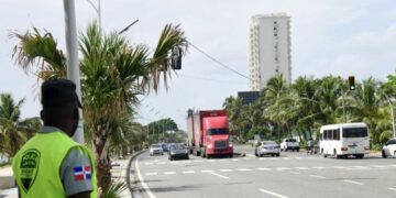 Digesett prohíbe paso de camiones pesados por el Malecón de Santo Domingo