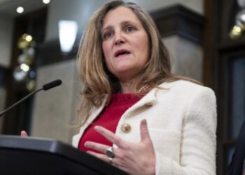 Dimite la vice primera ministra de Canadá por diferencias sobre aranceles de Trump