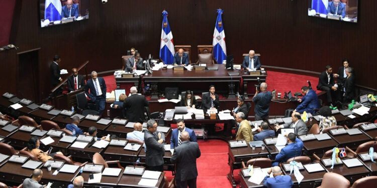 Diputados aprueban en primera lectura modificación de su reglamento interno.