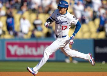 Dodgers vencen 3-1 a Cerveceros y se colocan a un paso de la Serie Mundial