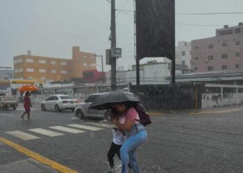 Domingo con aguaceros y temperaturas calurosas en varias regiones