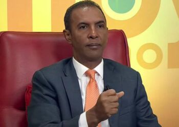 Domingo Contreras renuncia al PLD y propone agenda opositora común