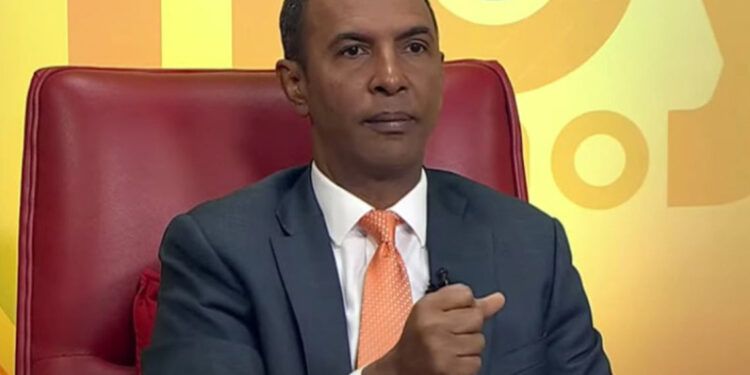 Domingo Contreras renuncia al PLD y propone agenda opositora común