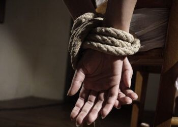 Dominicano arrestado en Italia por secuestrar y torturar a su expareja
