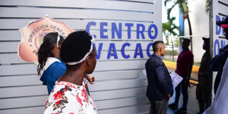 Dominicanos detenidos en operativos migratorios en Haina según sus familiares