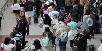 Dominicanos inician retorno masivo a EE.UU. tras las festividades
