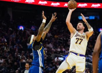 Doncic lidera triunfo de Lakers ante Warriors