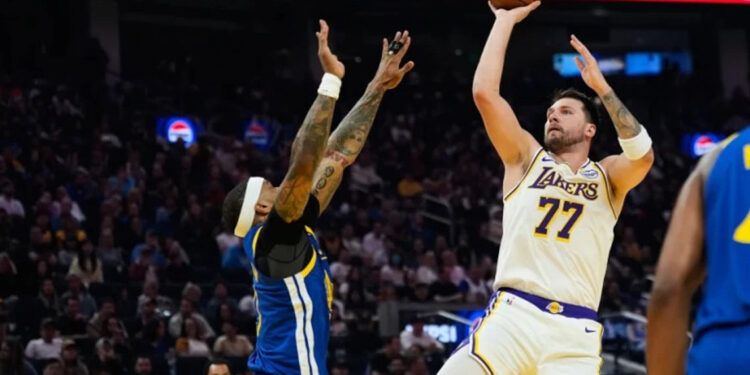 Doncic lidera triunfo de Lakers ante Warriors