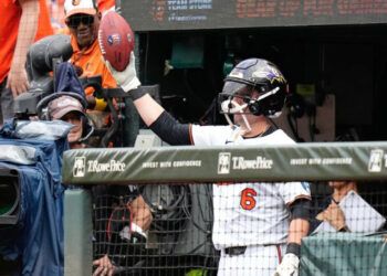 Dylan Beavers deja en el terreno a los Rays con jonrón en el noveno
