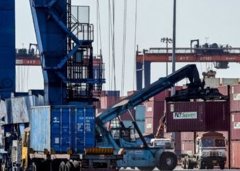 Economistas advierten que aranceles de EE.UU. rara vez generan resultados positivos