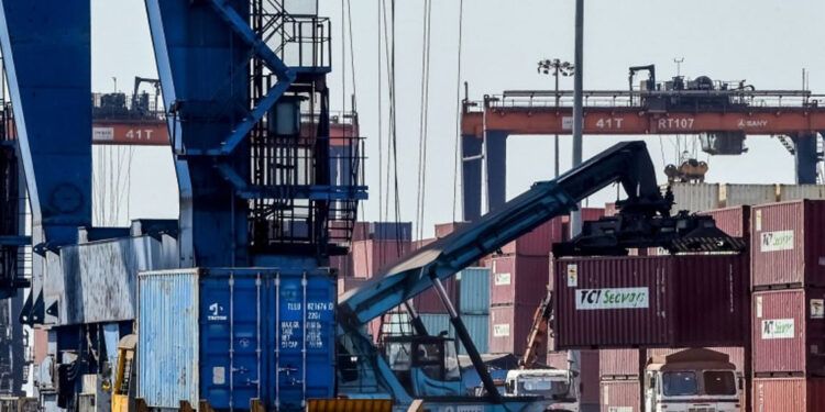 Economistas advierten que aranceles de EE.UU. rara vez generan resultados positivos