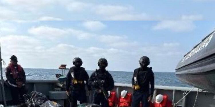 Ecuador y EE.UU. incautan 4,6 toneladas de droga en altamar
