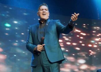 Eddy Herrera regresa al Lehman Center con show lleno de éxitos y emoción