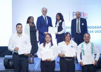 Educación integra 5,412 nuevos maestros al sistema