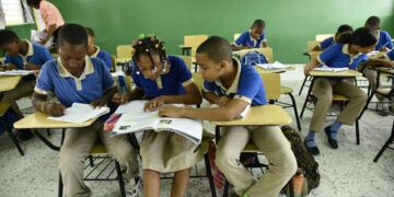 Educación reintroducirá Moral y Cívica en escuelas desde 2025