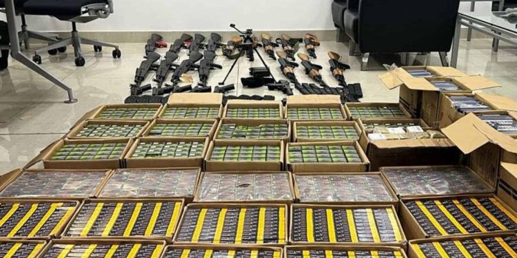 EE. UU. acusa a tres por armas decomisadas en puerto dominicano