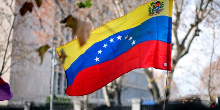EE. UU. reanuda operaciones de su embajada en Venezuela