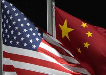 EE.UU. denuncia que China retiene a empleado de su gobierno en viaje privado