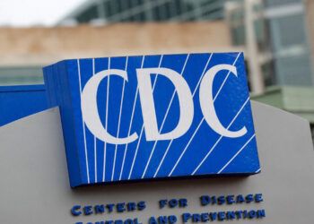 EE.UU. despide a más de 1,000 empleados de los CDC en medio del cierre del Gobierno