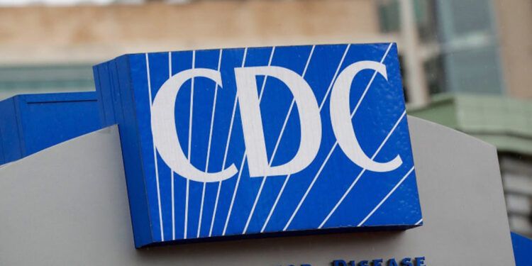 EE.UU. despide a más de 1,000 empleados de los CDC en medio del cierre del Gobierno