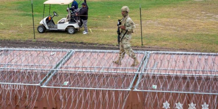 EE.UU. despliega 1,500 soldados en la frontera con México