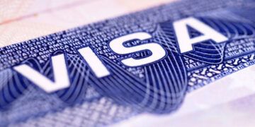 EE.UU. revisa 55 millones de visas por posibles violaciones migratorias