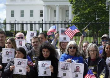 EE.UU. y China acuerdan intercambio de prisioneros; liberan a tres estadounidenses