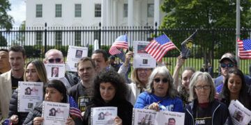 EE.UU. y China acuerdan intercambio de prisioneros; liberan a tres estadounidenses