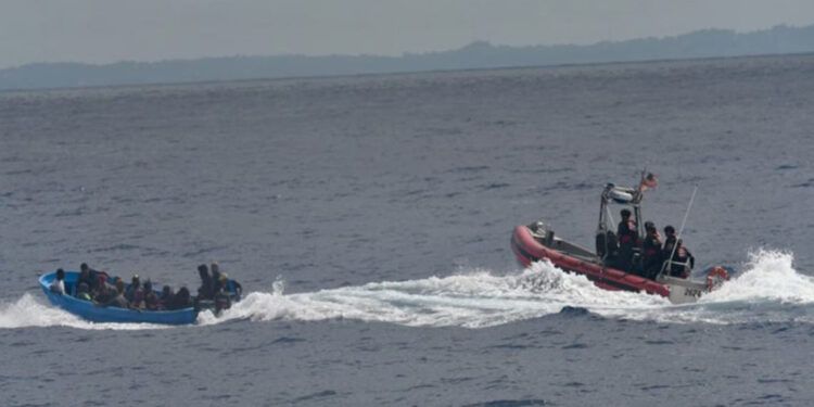 EEUU intercepta yola en Canal de la Mona con 66 migrantes de RD, Haití y Rumanía