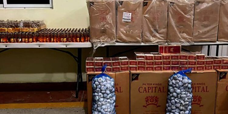 Ejército ocupa contrabando de cigarrillos, alcohol y ajo en Elías Piña