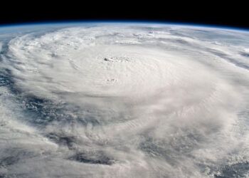 El huracán Milton golpea Florida con vientos extremos e inundaciones
