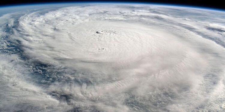 El huracán Milton golpea Florida con vientos extremos e inundaciones