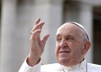El papa critica que se llame "comunistas" a cristianos que ayudan a pobres