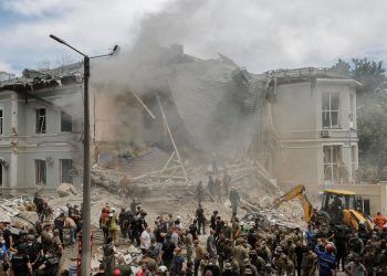 El papa denuncia bombardeos en hospital de kiev y escuela en gaza