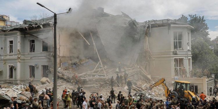 El papa denuncia bombardeos en hospital de kiev y escuela en gaza