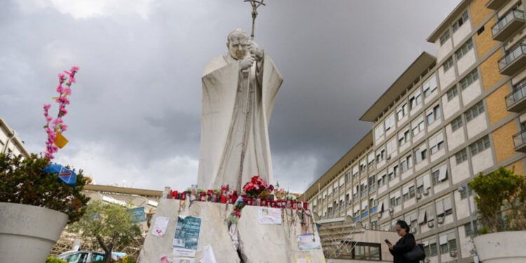 El papa Francisco cumple 12 años de pontificado desde el hospital