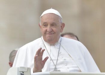 El papa Francisco enfrenta un cuadro clínico complejo