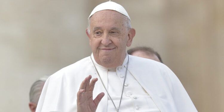 El papa Francisco enfrenta un cuadro clínico complejo